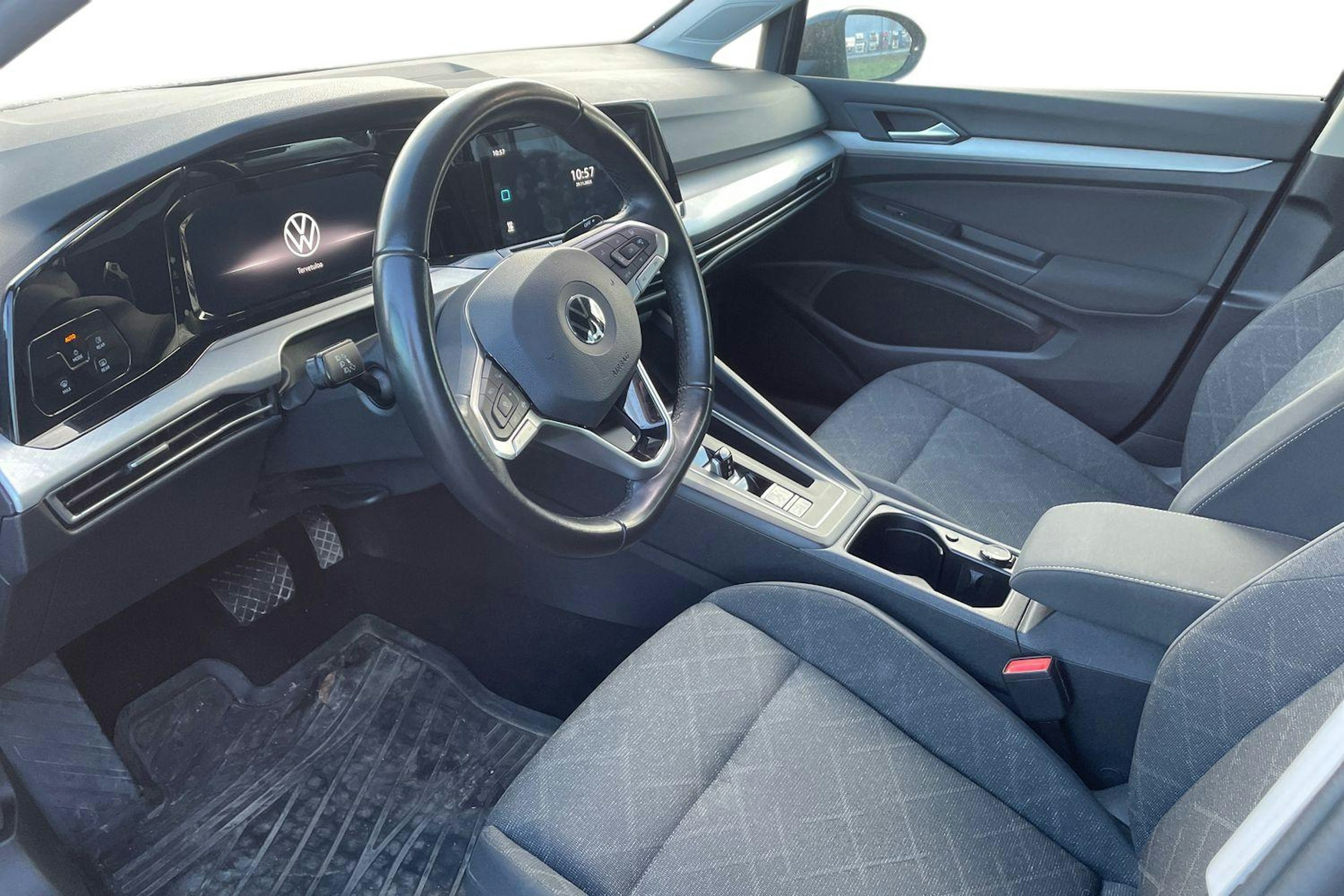 Harmaa Volkswagen Golf 2022 kuva 3.