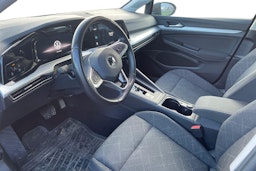Harmaa Volkswagen Golf 2022 kuva 3.