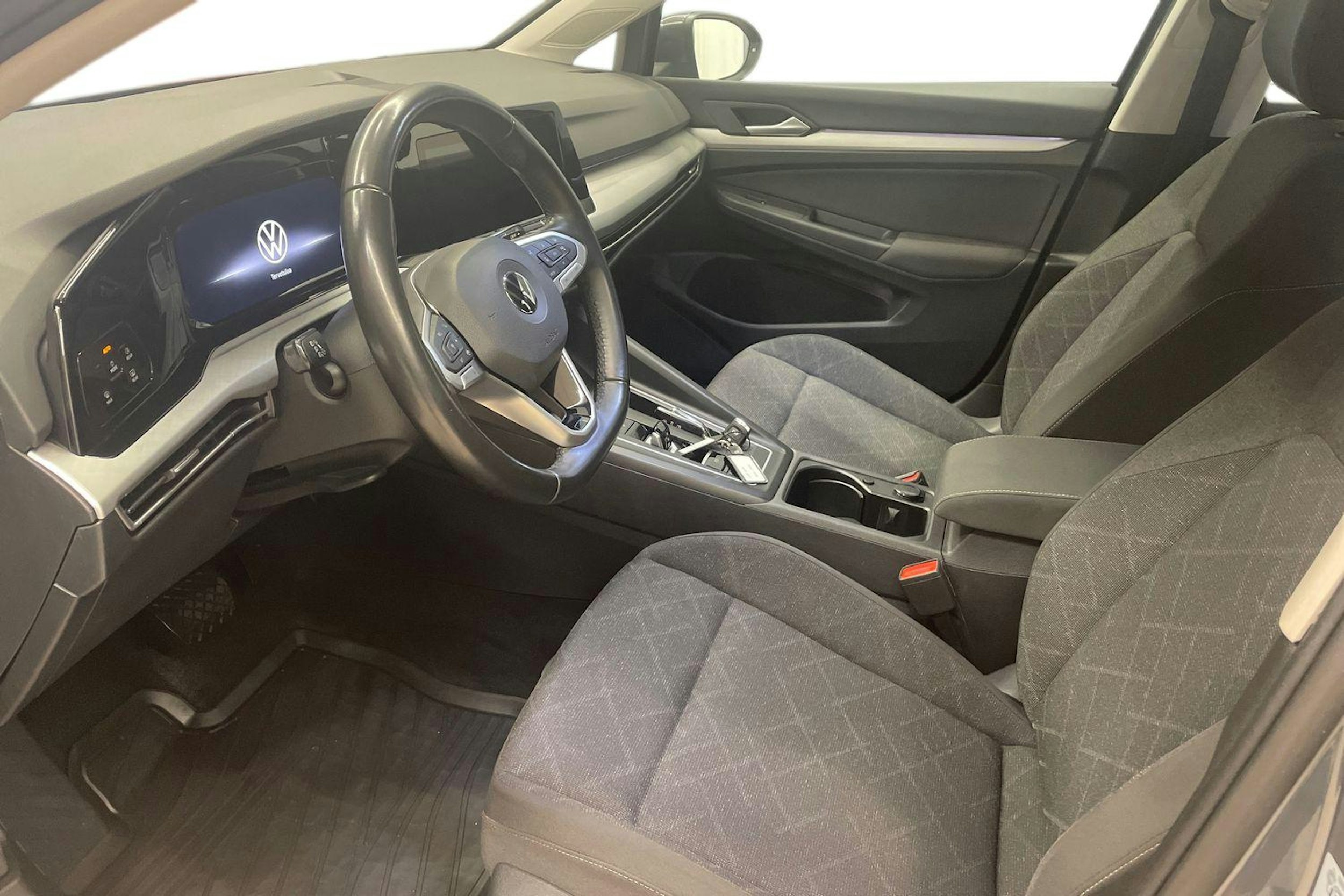 Harmaa Volkswagen Golf 2022 kuva 7.