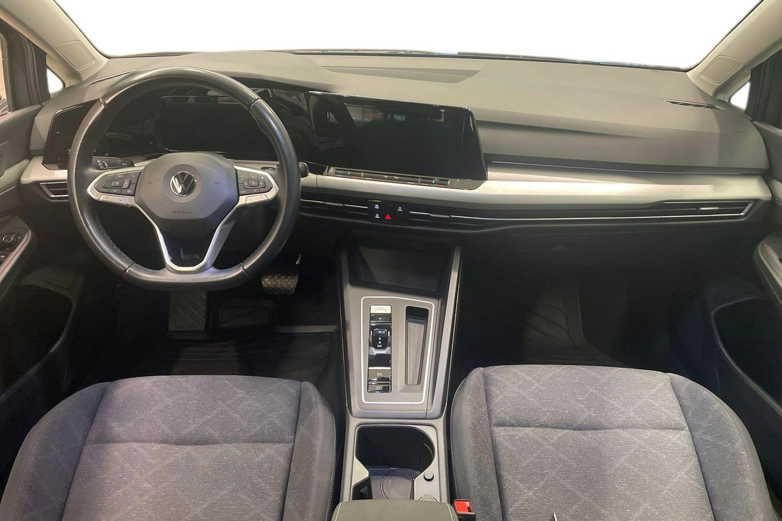 Harmaa Volkswagen Golf 2022 kuva 9.