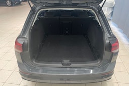 Harmaa Volkswagen Golf 2022 kuva 16.