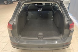 Harmaa Volkswagen Golf 2022 kuva 17.