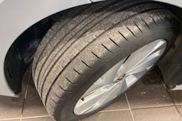 harmaa Volkswagen Golf 2022 kuva 14.