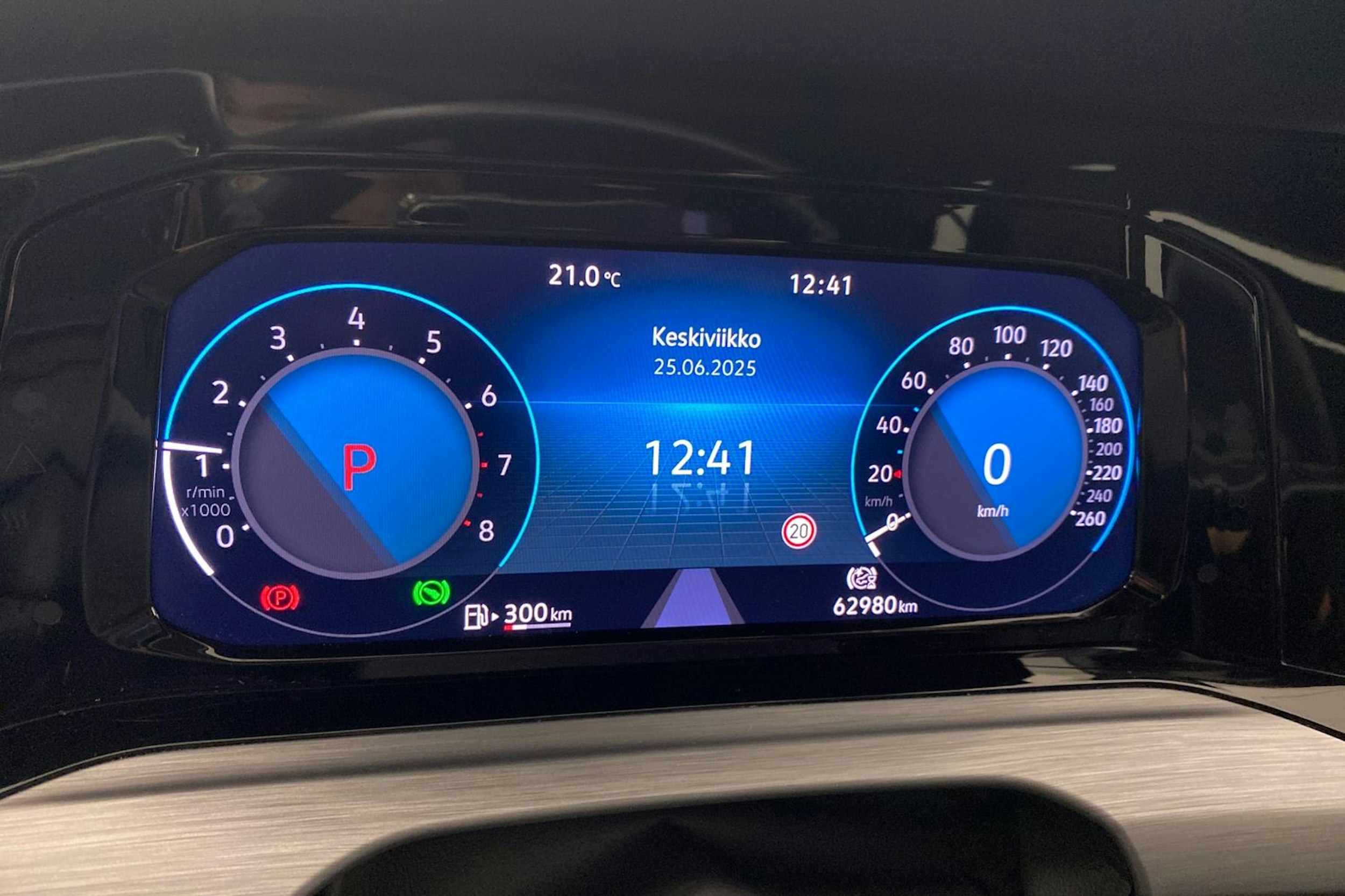 harmaa Volkswagen Golf 2022 kuva 16.