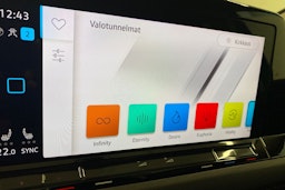 harmaa Volkswagen Golf 2022 kuva 26.