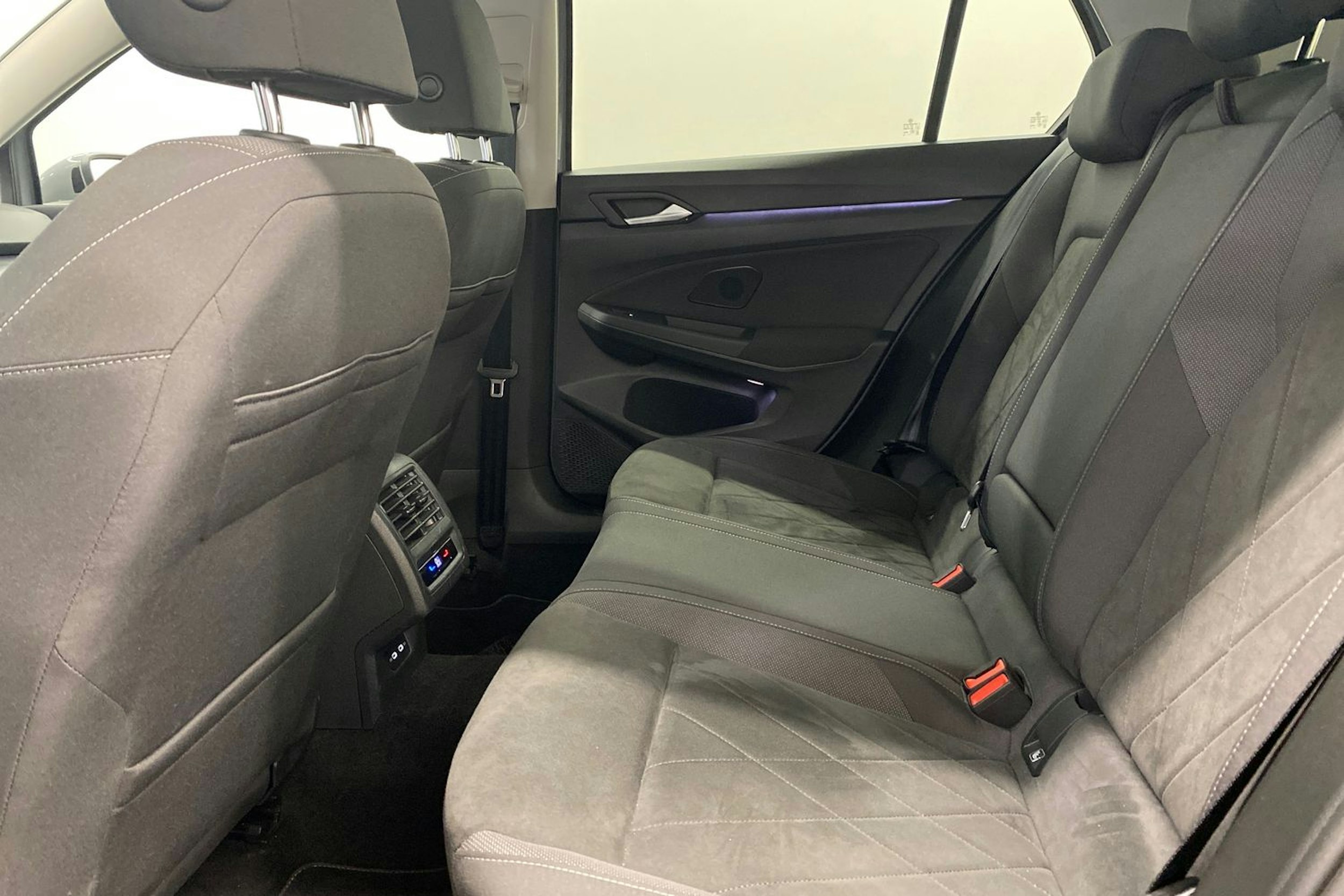 harmaa Volkswagen Golf 2022 kuva 34.