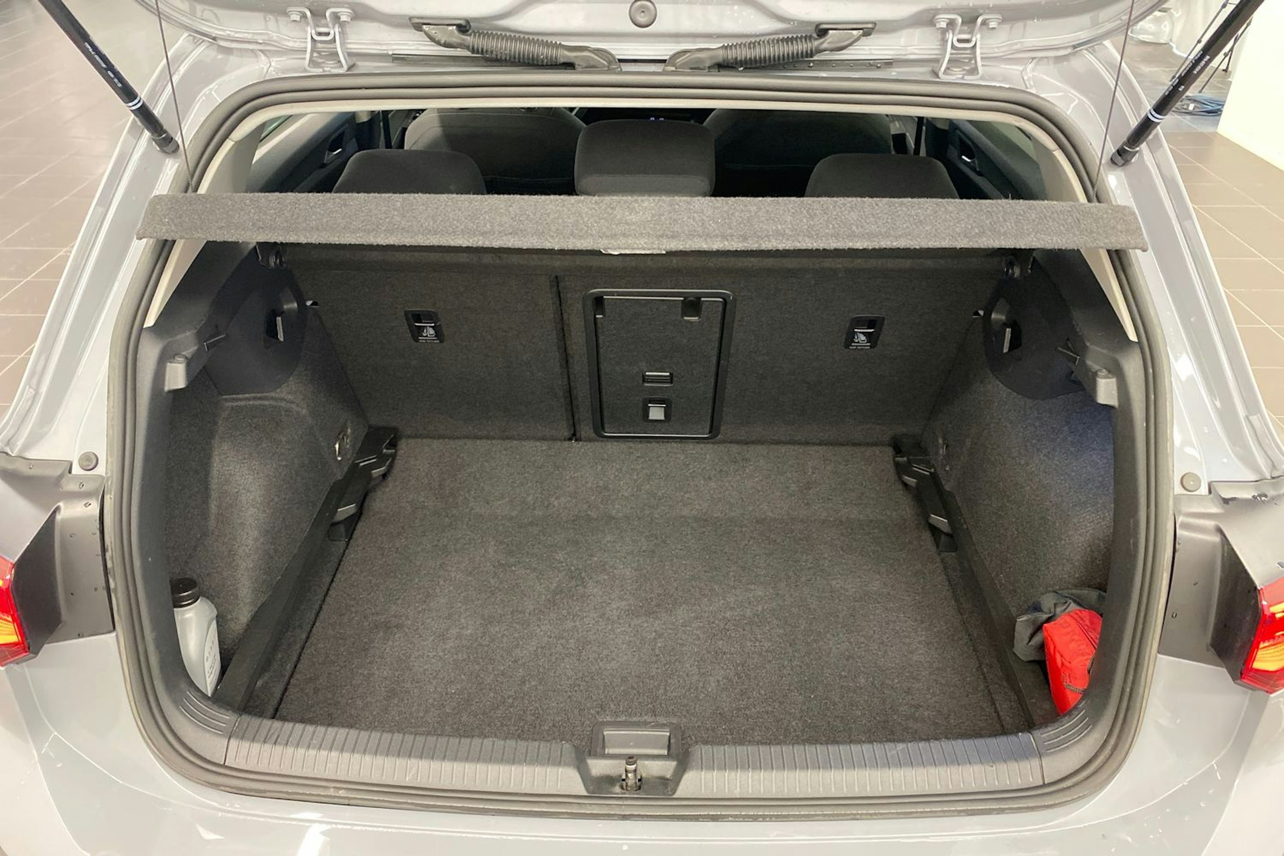 harmaa Volkswagen Golf 2022 kuva 36.