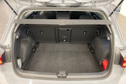 harmaa Volkswagen Golf 2022 kuva 36.