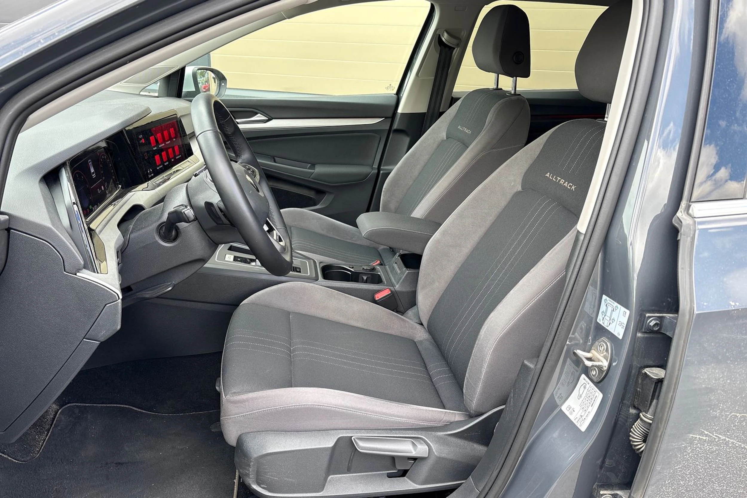 harmaa Volkswagen Golf 2022 kuva 4.