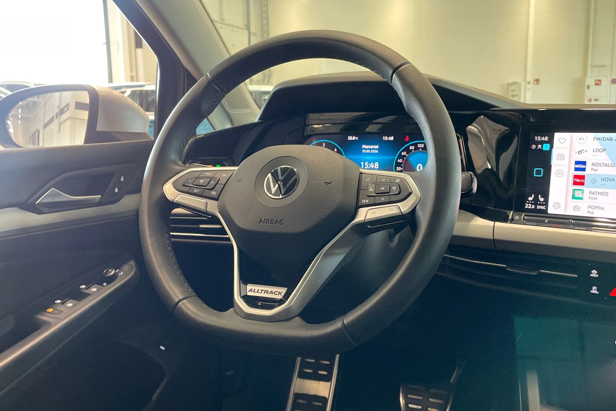 harmaa Volkswagen Golf 2022 kuva 13.