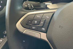 harmaa Volkswagen Golf 2022 kuva 16.