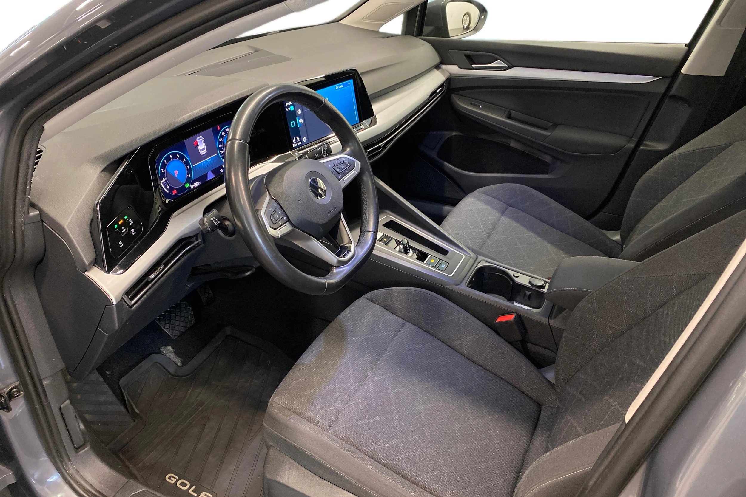harmaa Volkswagen Golf 2022 kuva 8.