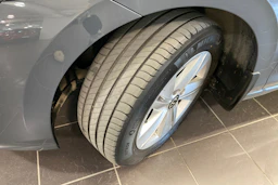 harmaa Volkswagen Golf 2022 kuva 13.