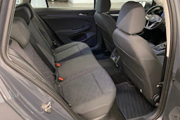 harmaa Volkswagen Golf 2022 kuva 16.