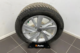 harmaa Volkswagen Golf 2022 kuva 18.