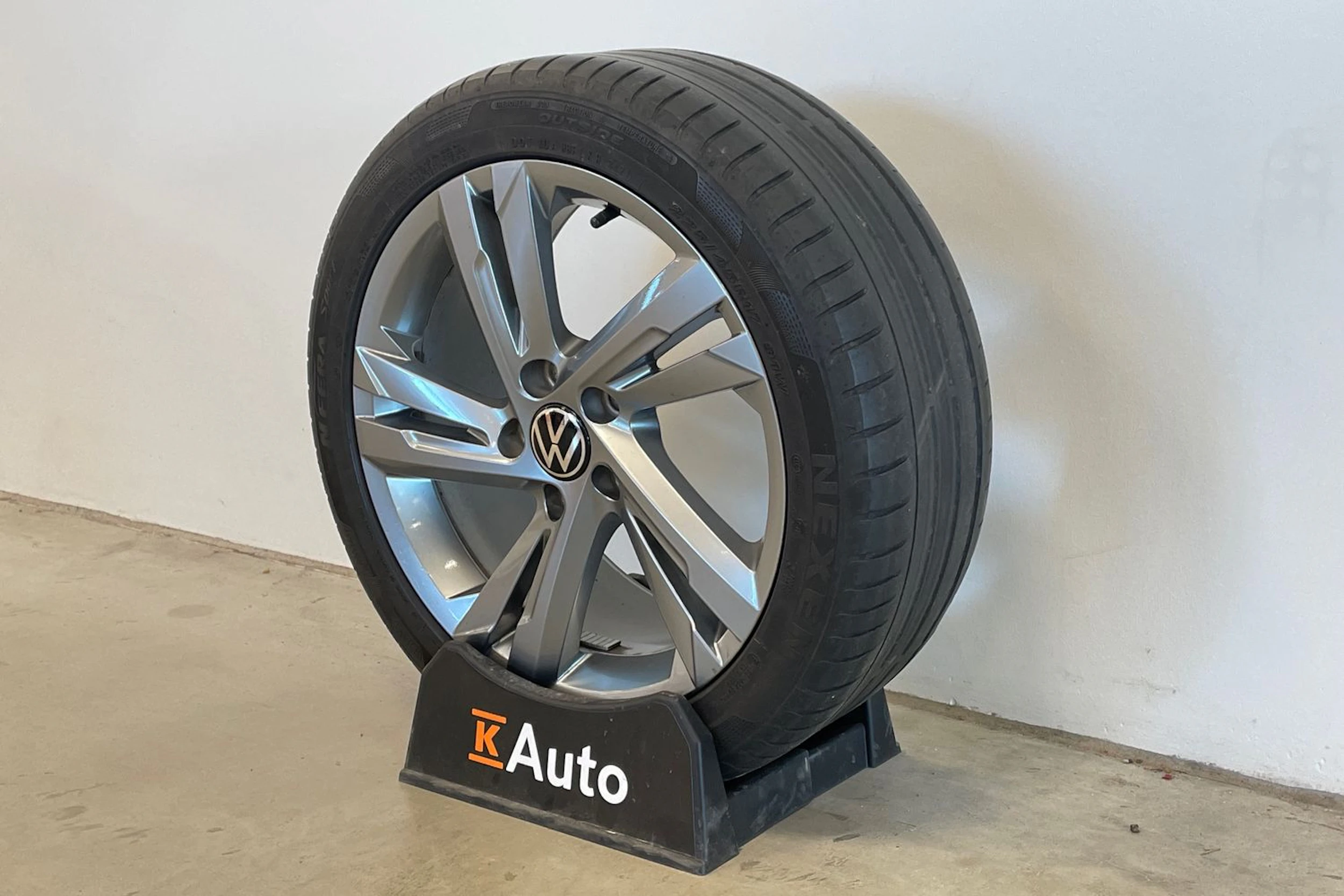 harmaa Volkswagen Golf 2022 kuva 13.