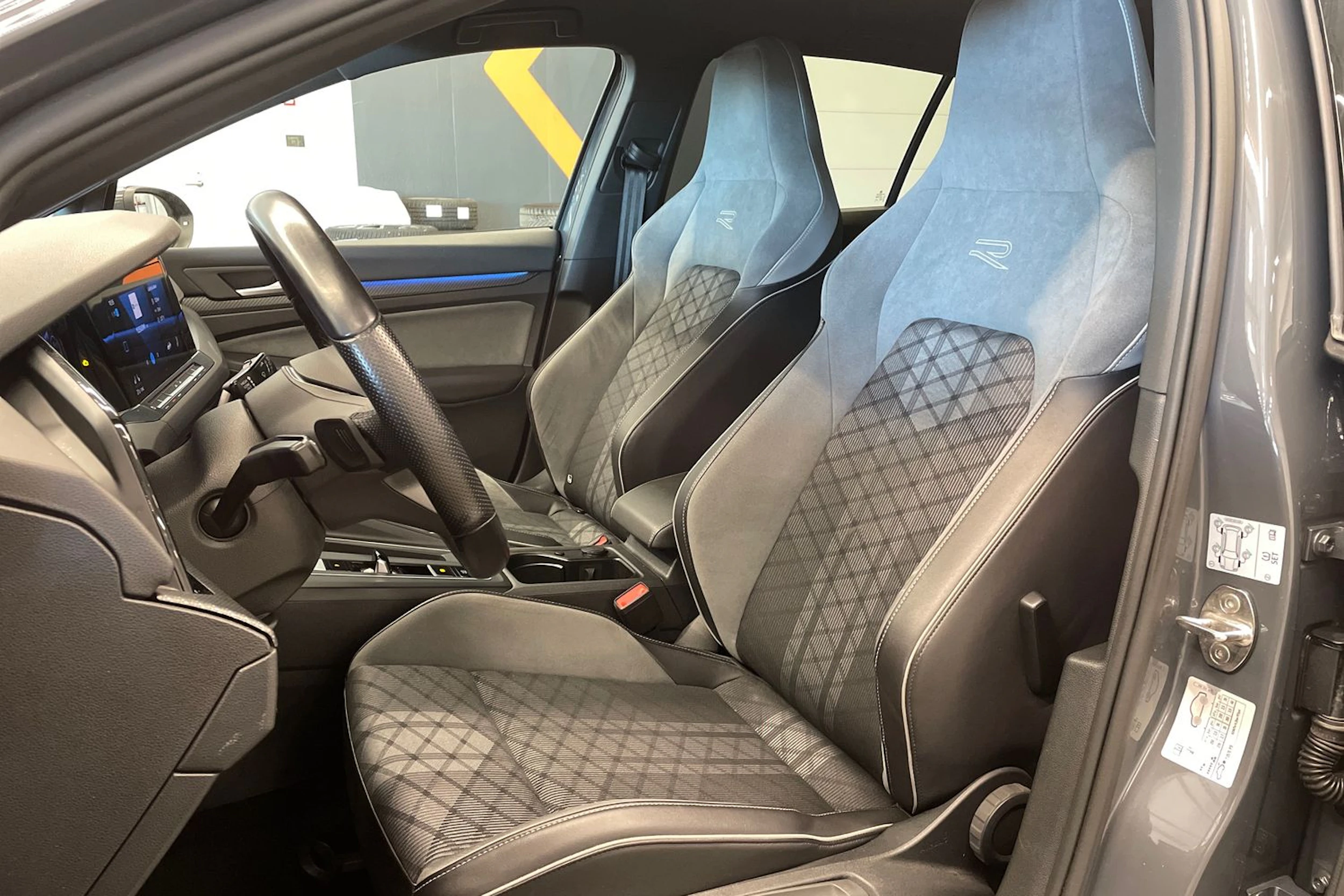 harmaa Volkswagen Golf 2022 kuva 15.