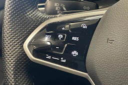 harmaa Volkswagen Golf 2022 kuva 19.