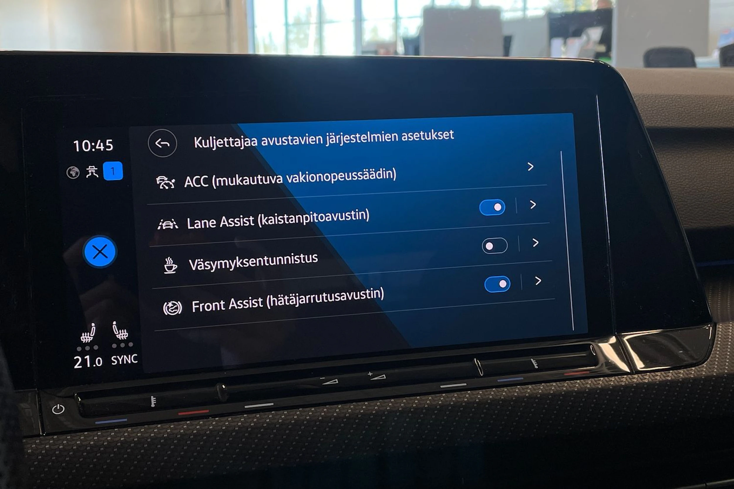 harmaa Volkswagen Golf 2022 kuva 24.