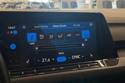 harmaa Volkswagen Golf 2022 kuva 27.