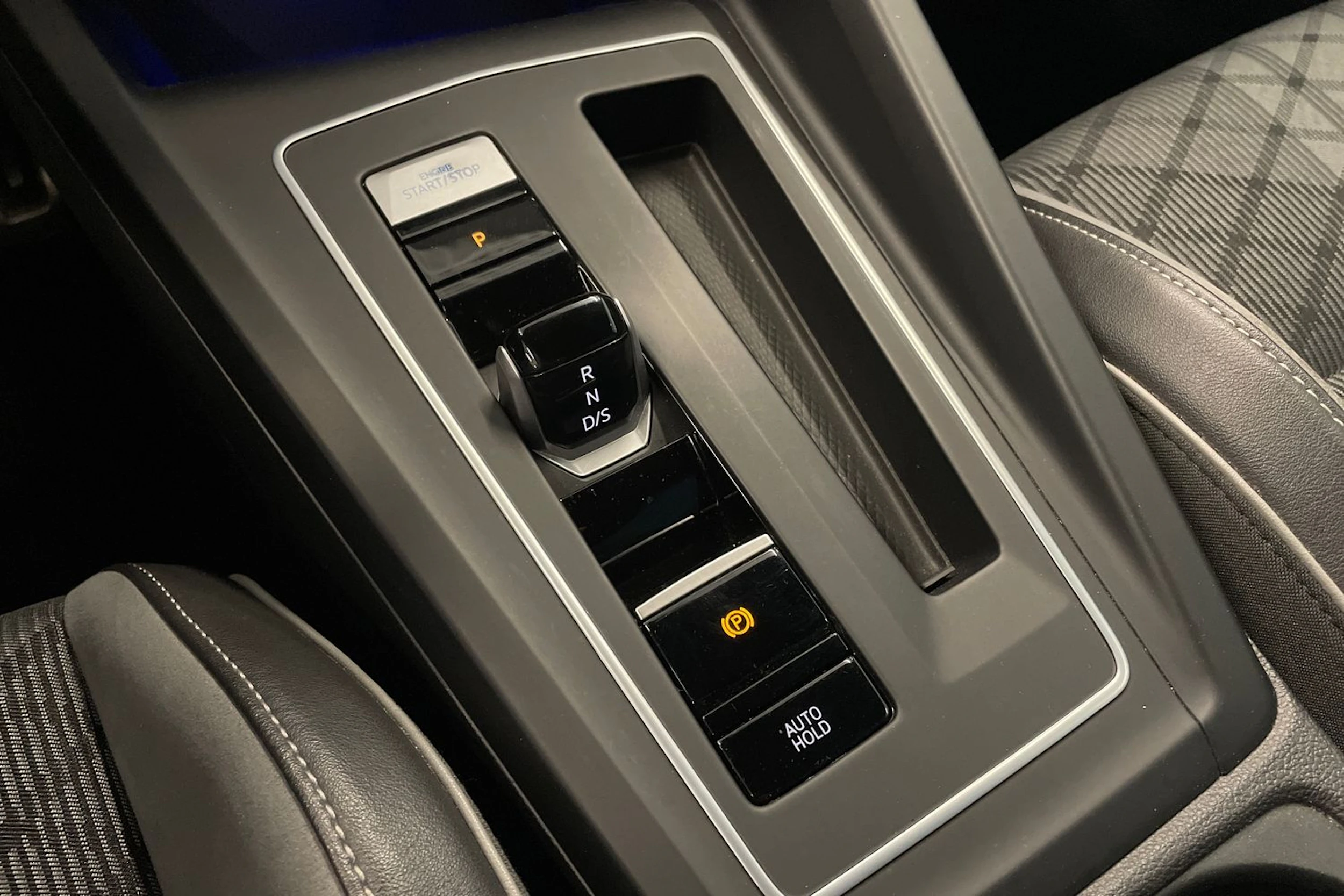 harmaa Volkswagen Golf 2022 kuva 30.