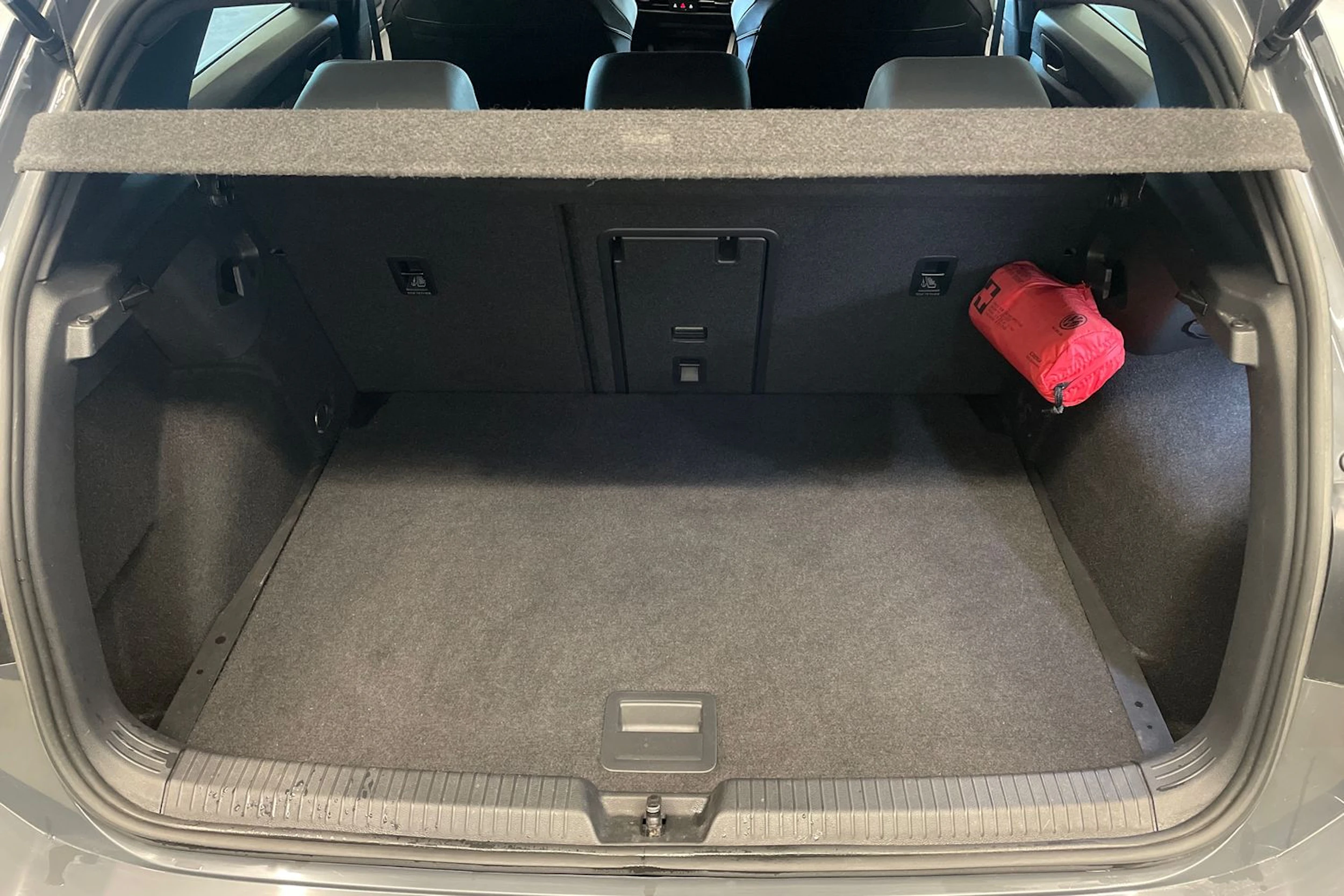 harmaa Volkswagen Golf 2022 kuva 32.