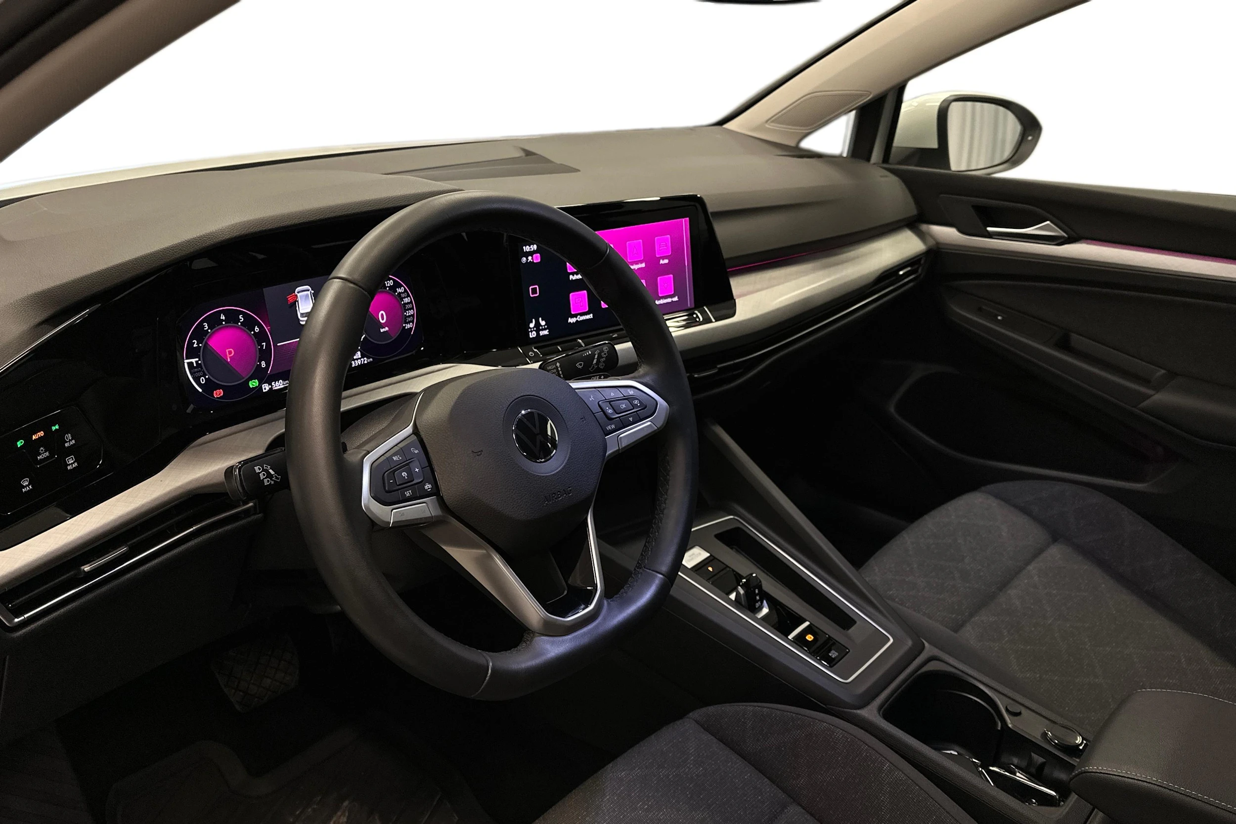 valkoinen Volkswagen Golf 2023 kuva 8.