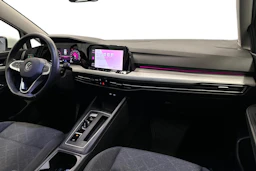 valkoinen Volkswagen Golf 2023 kuva 9.