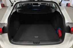 valkoinen Volkswagen Golf 2023 kuva 15.