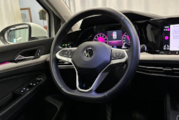 valkoinen Volkswagen Golf 2023 kuva 17.