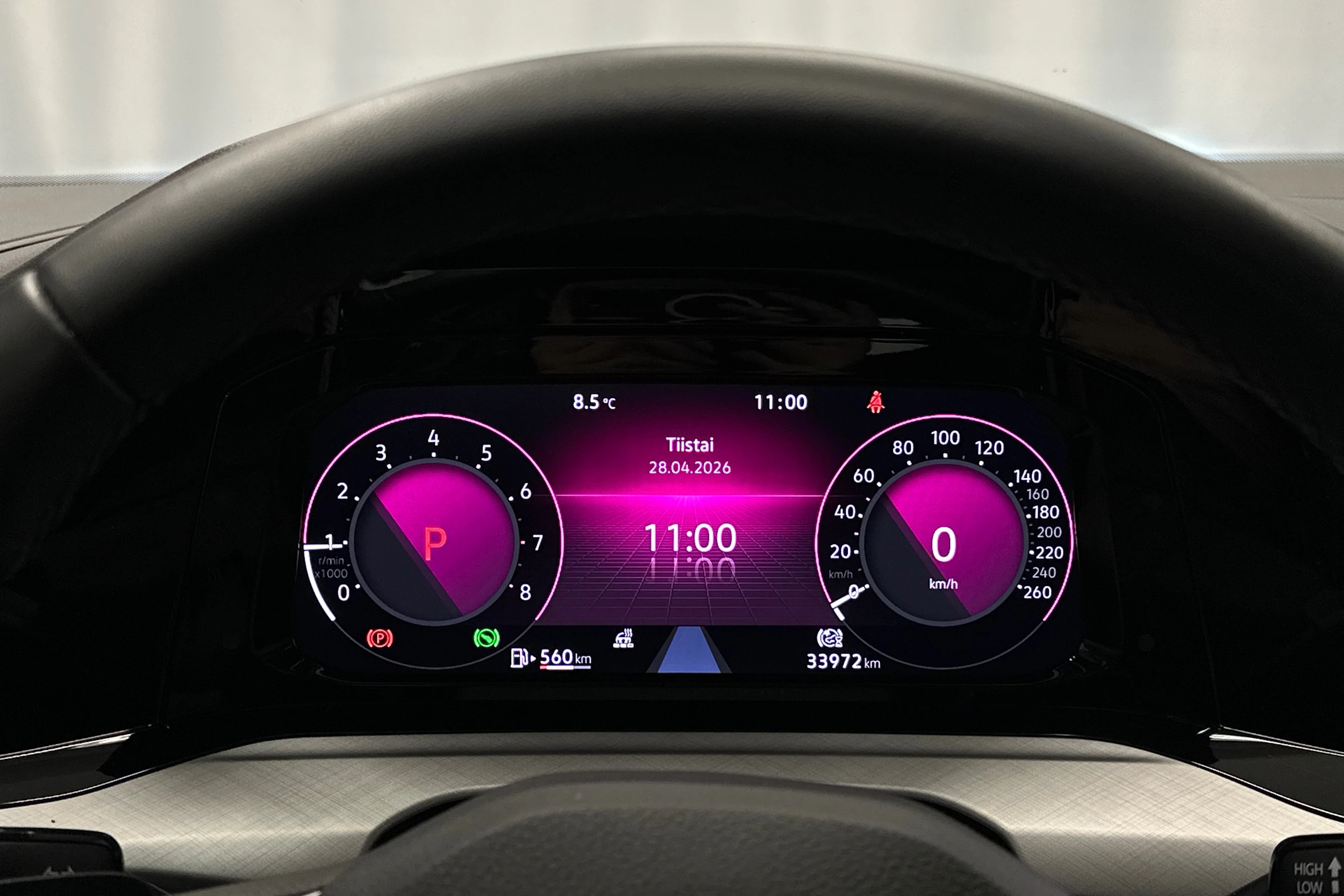 valkoinen Volkswagen Golf 2023 kuva 21.