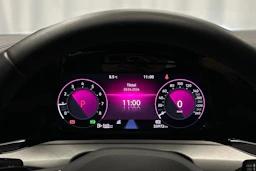 valkoinen Volkswagen Golf 2023 kuva 21.