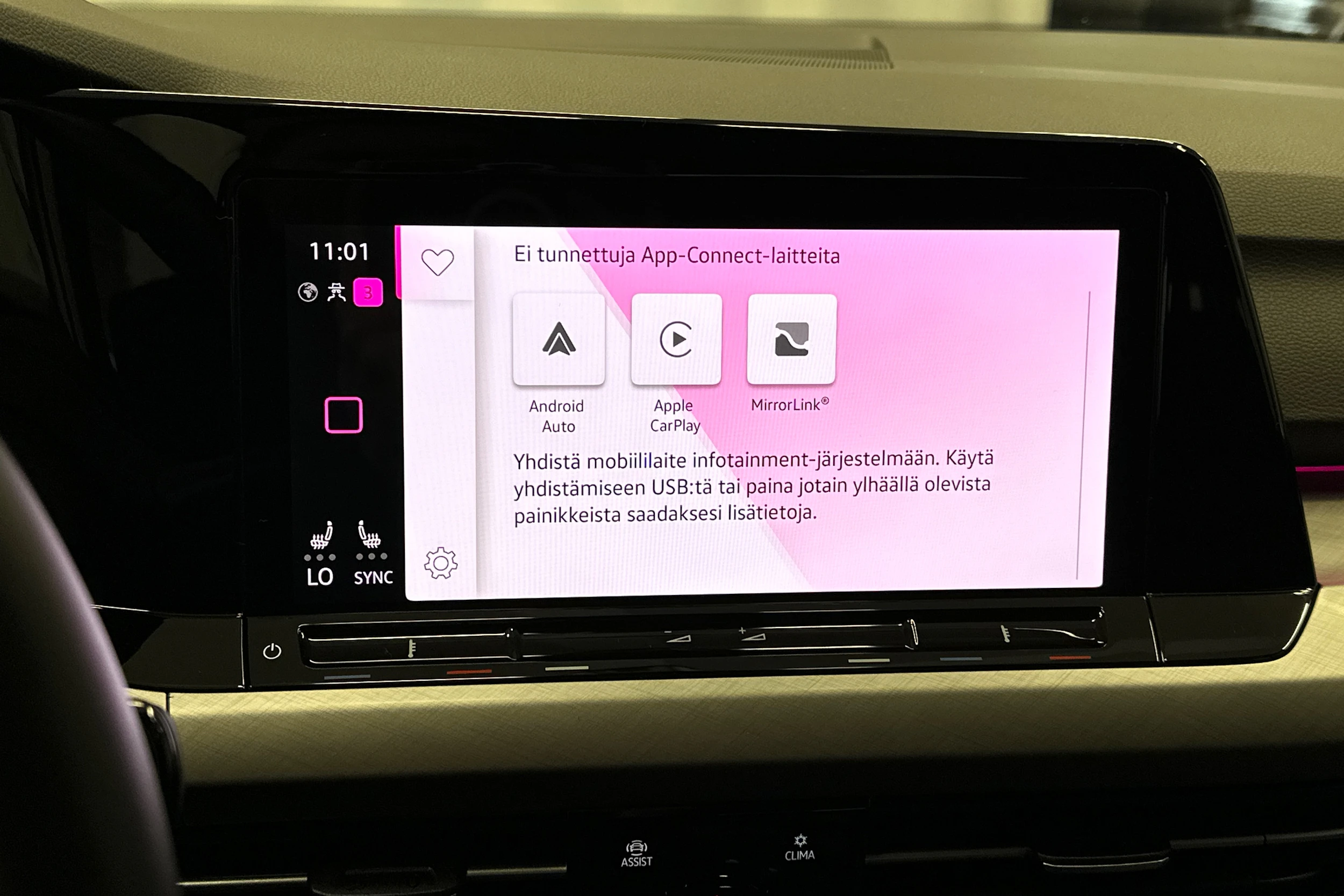 valkoinen Volkswagen Golf 2023 kuva 23.