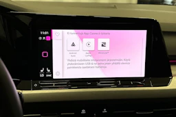 valkoinen Volkswagen Golf 2023 kuva 23.