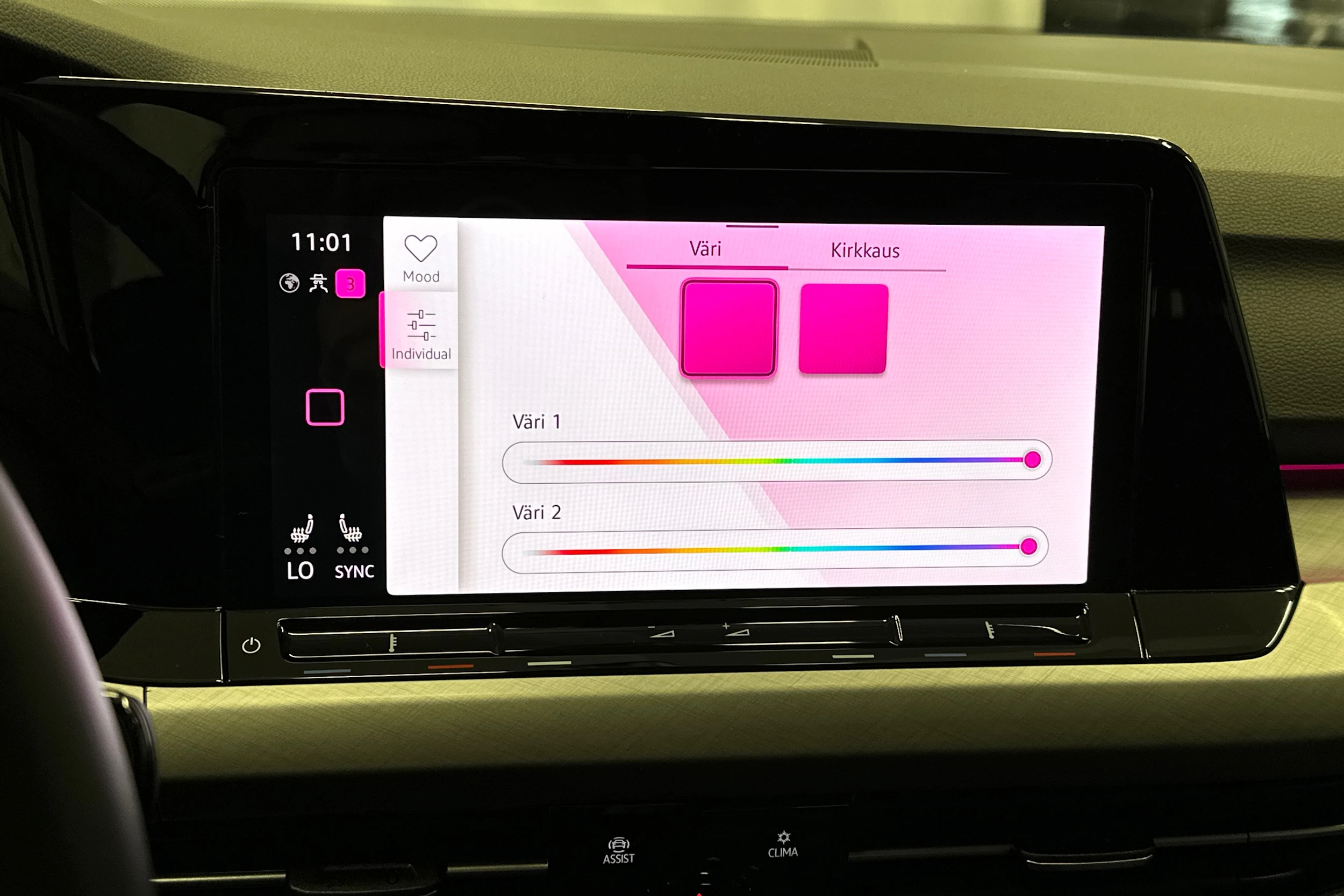 valkoinen Volkswagen Golf 2023 kuva 24.