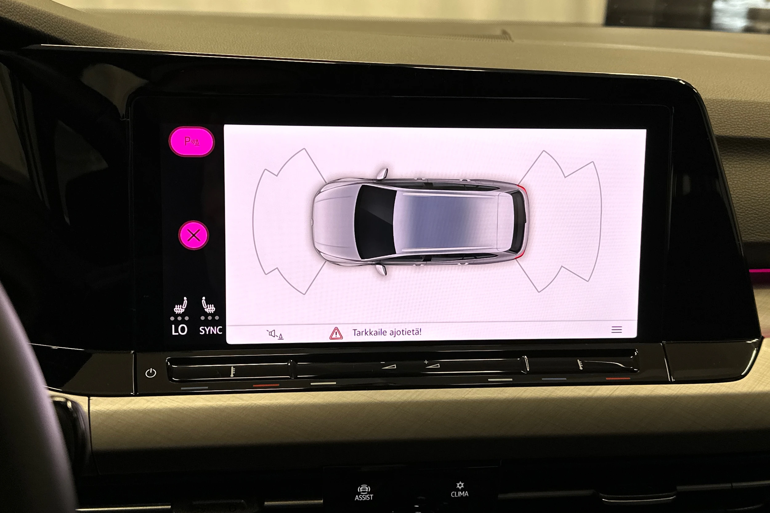 valkoinen Volkswagen Golf 2023 kuva 27.