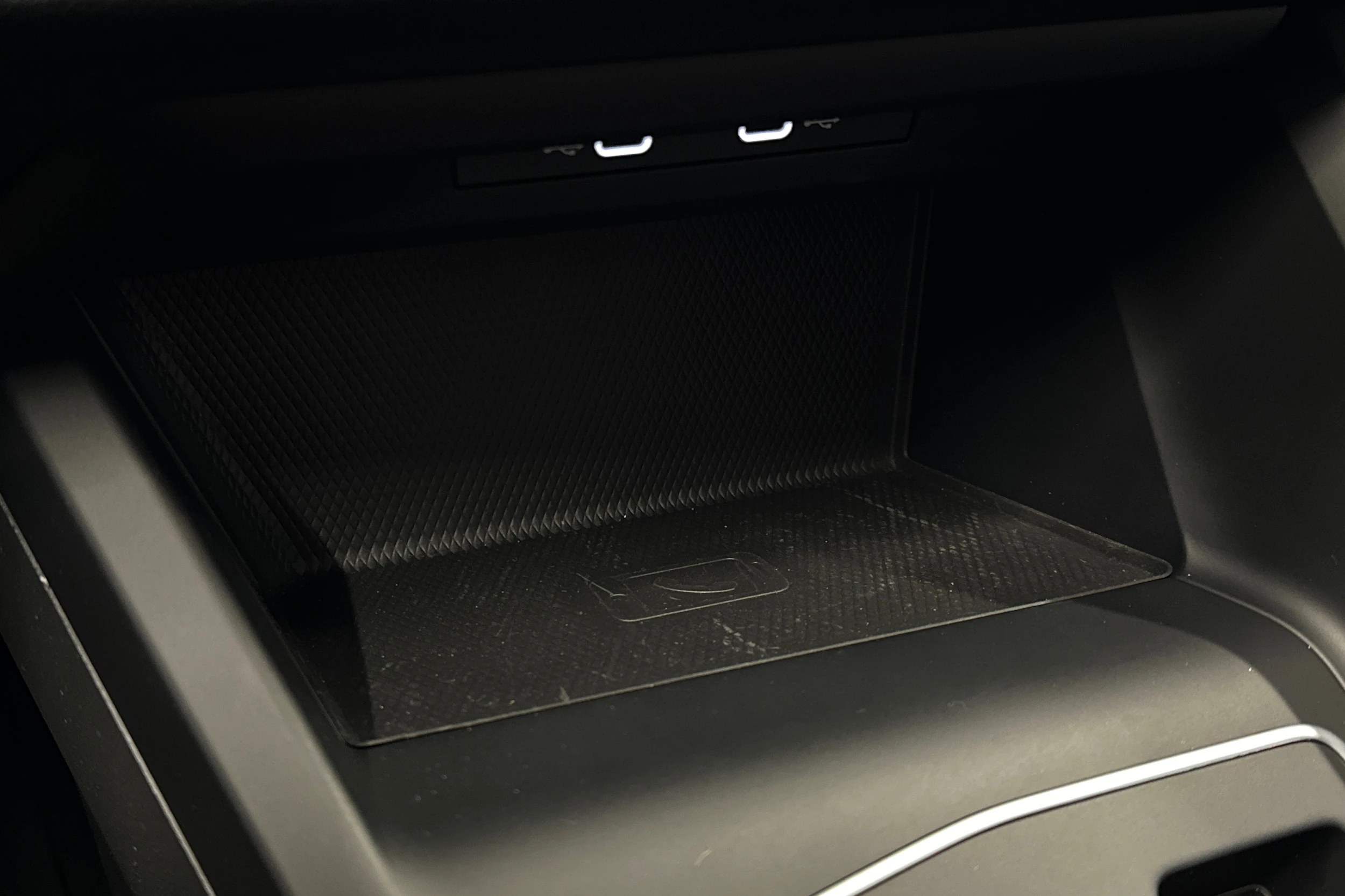 valkoinen Volkswagen Golf 2023 kuva 28.