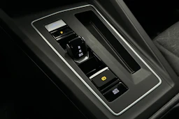 valkoinen Volkswagen Golf 2023 kuva 30.