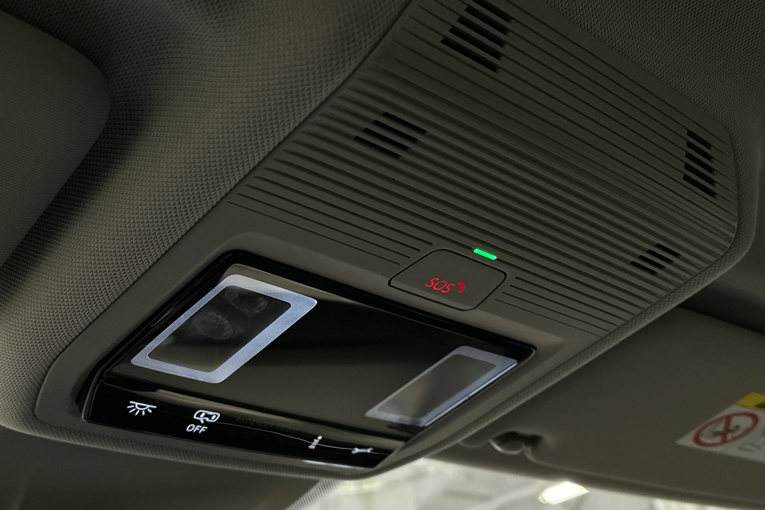 valkoinen Volkswagen Golf 2023 kuva 31.