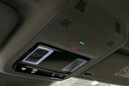 valkoinen Volkswagen Golf 2023 kuva 31.