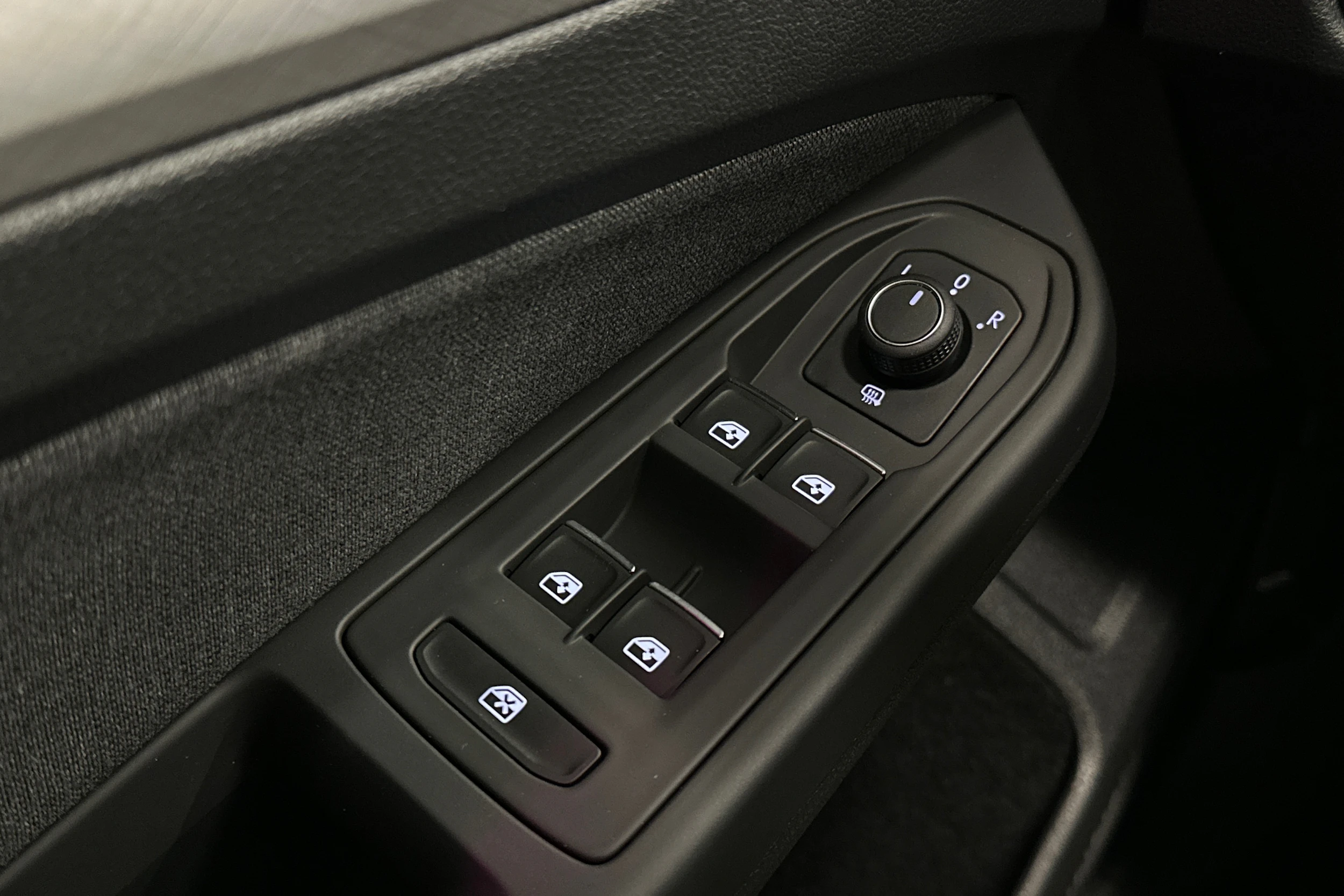 valkoinen Volkswagen Golf 2023 kuva 32.