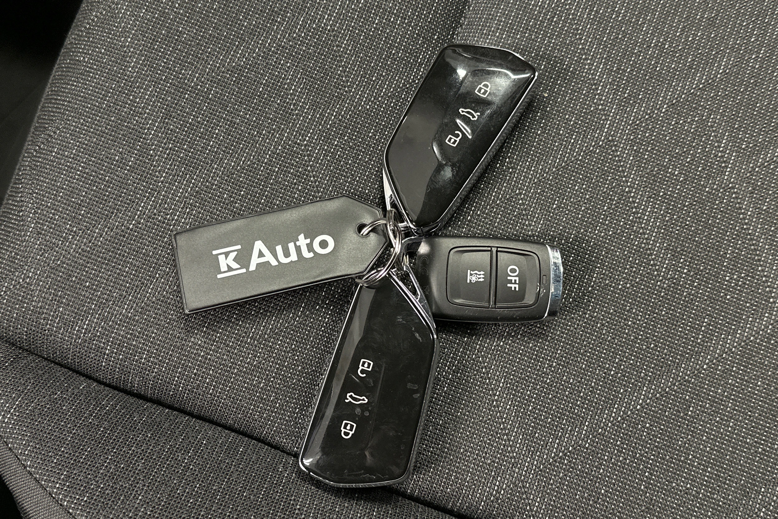 valkoinen Volkswagen Golf 2023 kuva 33.