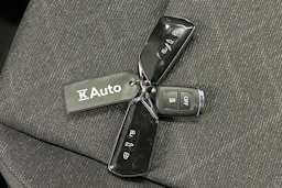 valkoinen Volkswagen Golf 2023 kuva 33.