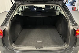 harmaa Volkswagen Golf 2023 kuva 15.