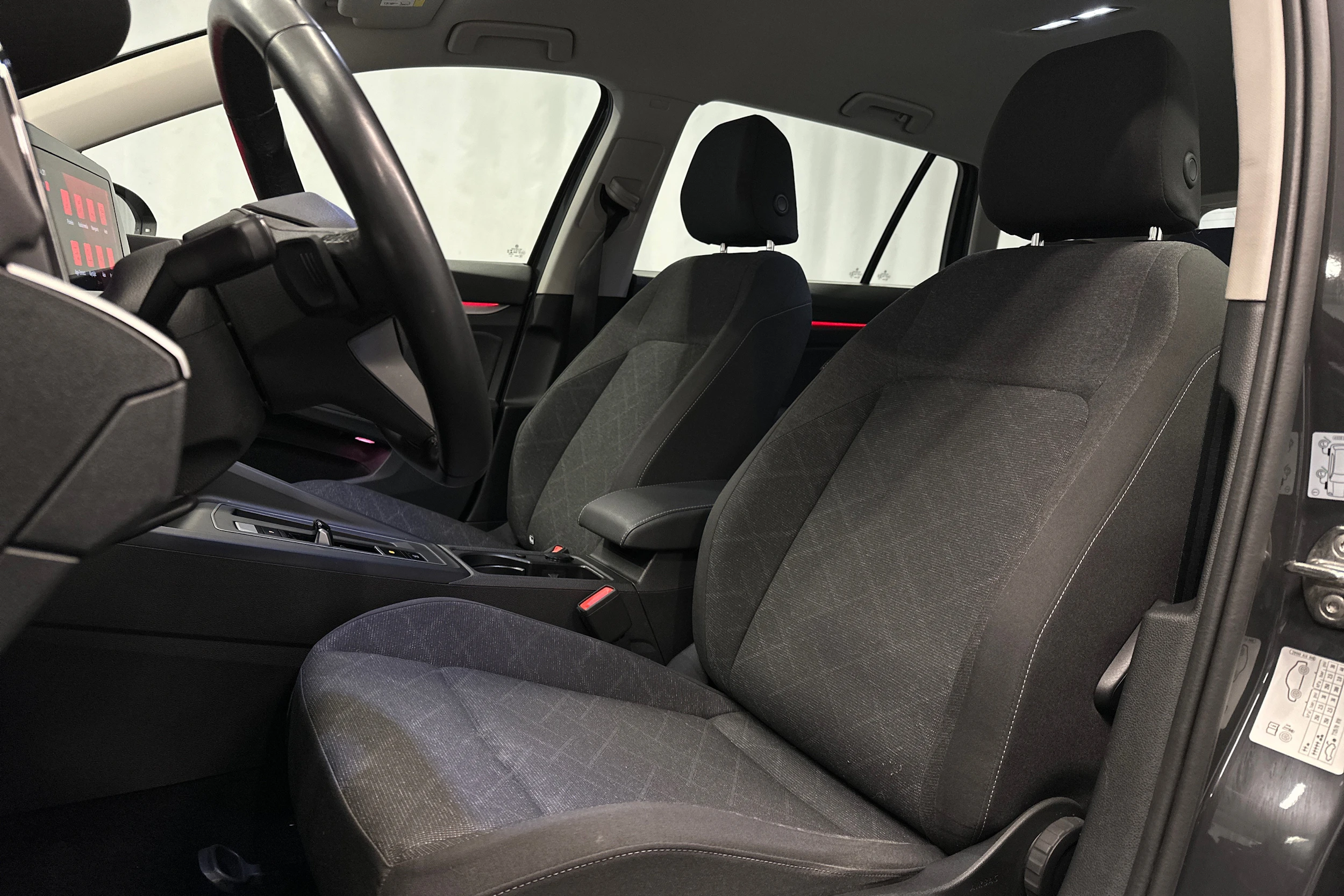 harmaa Volkswagen Golf 2023 kuva 17.