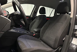 harmaa Volkswagen Golf 2023 kuva 17.