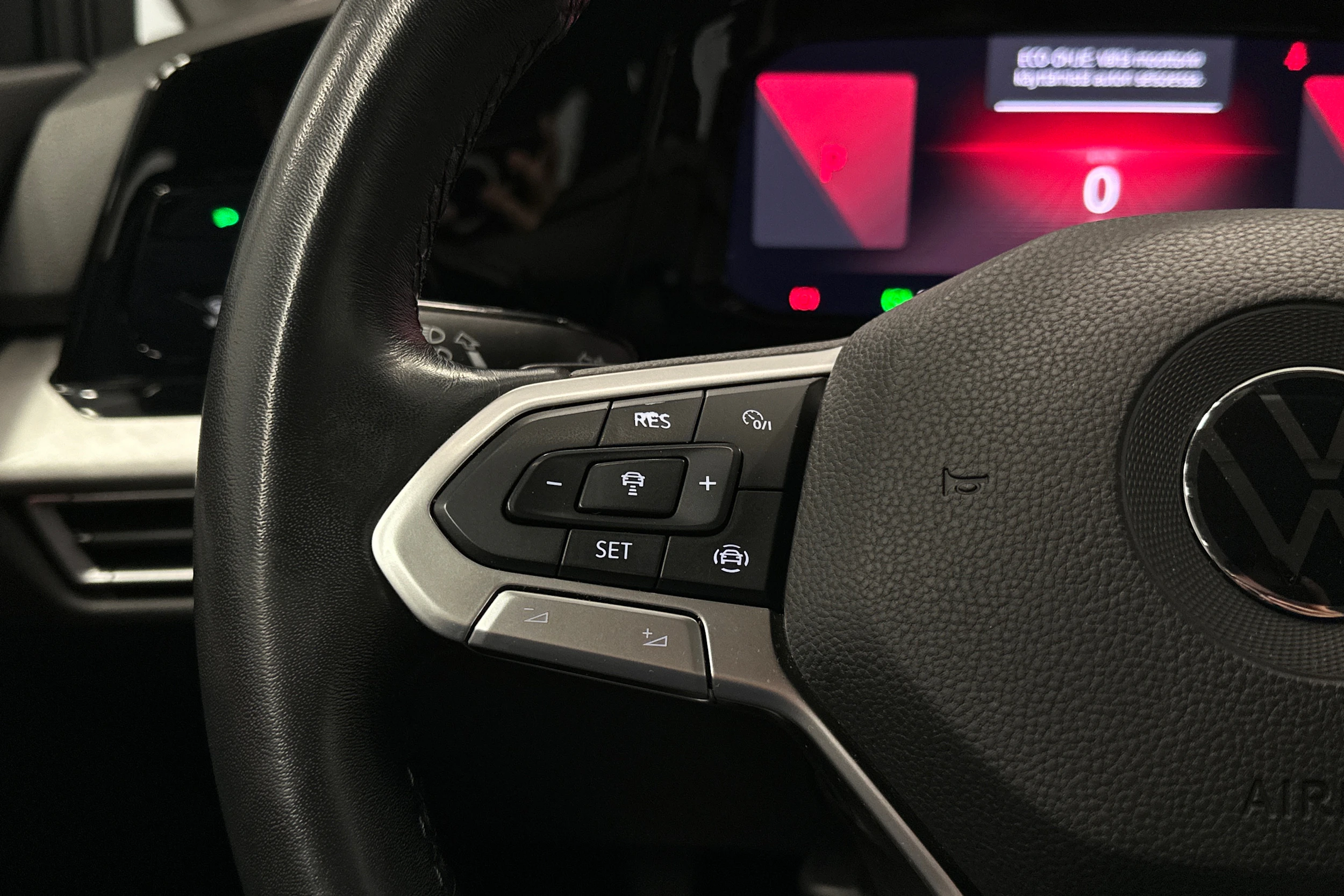 harmaa Volkswagen Golf 2023 kuva 19.