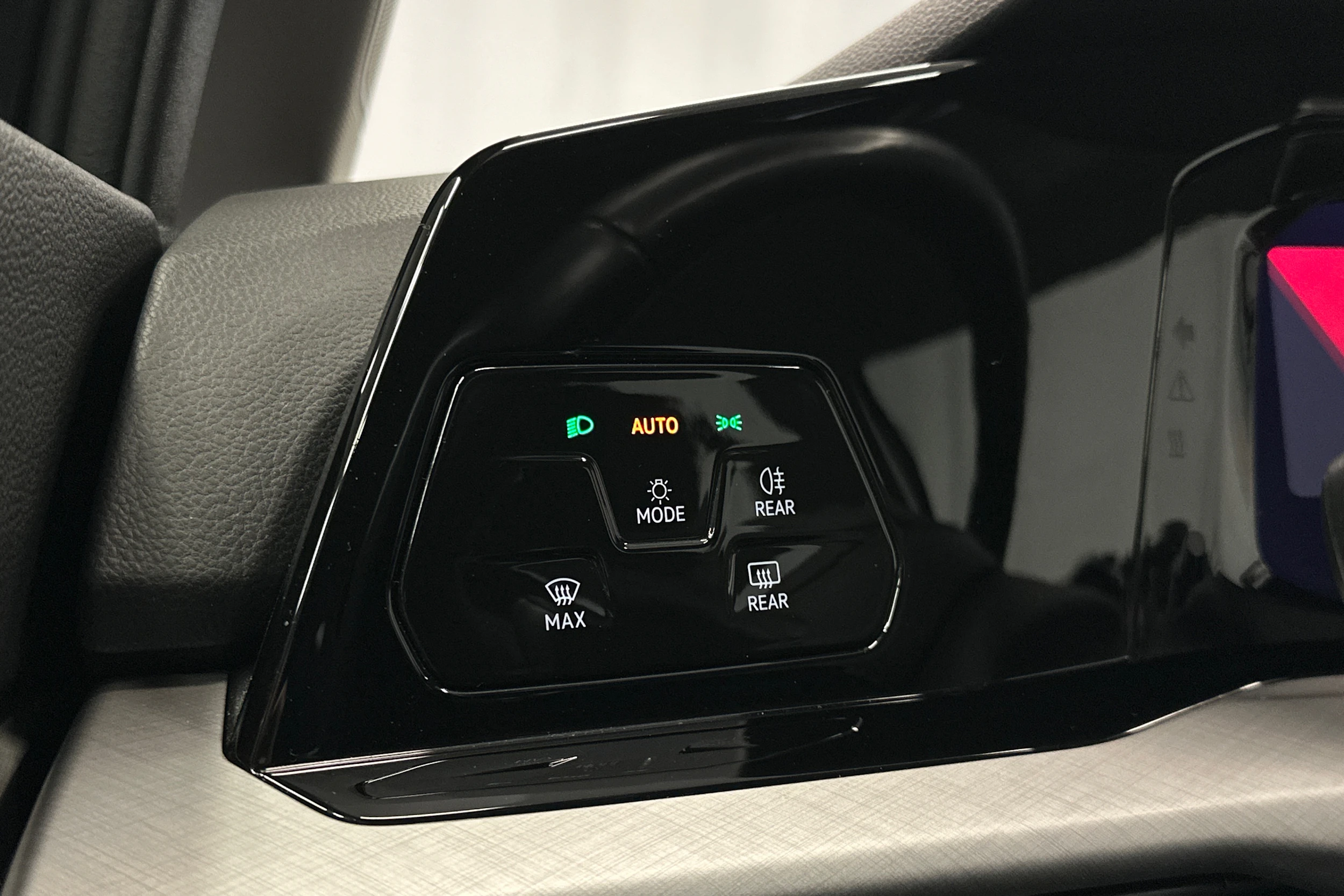 harmaa Volkswagen Golf 2023 kuva 21.