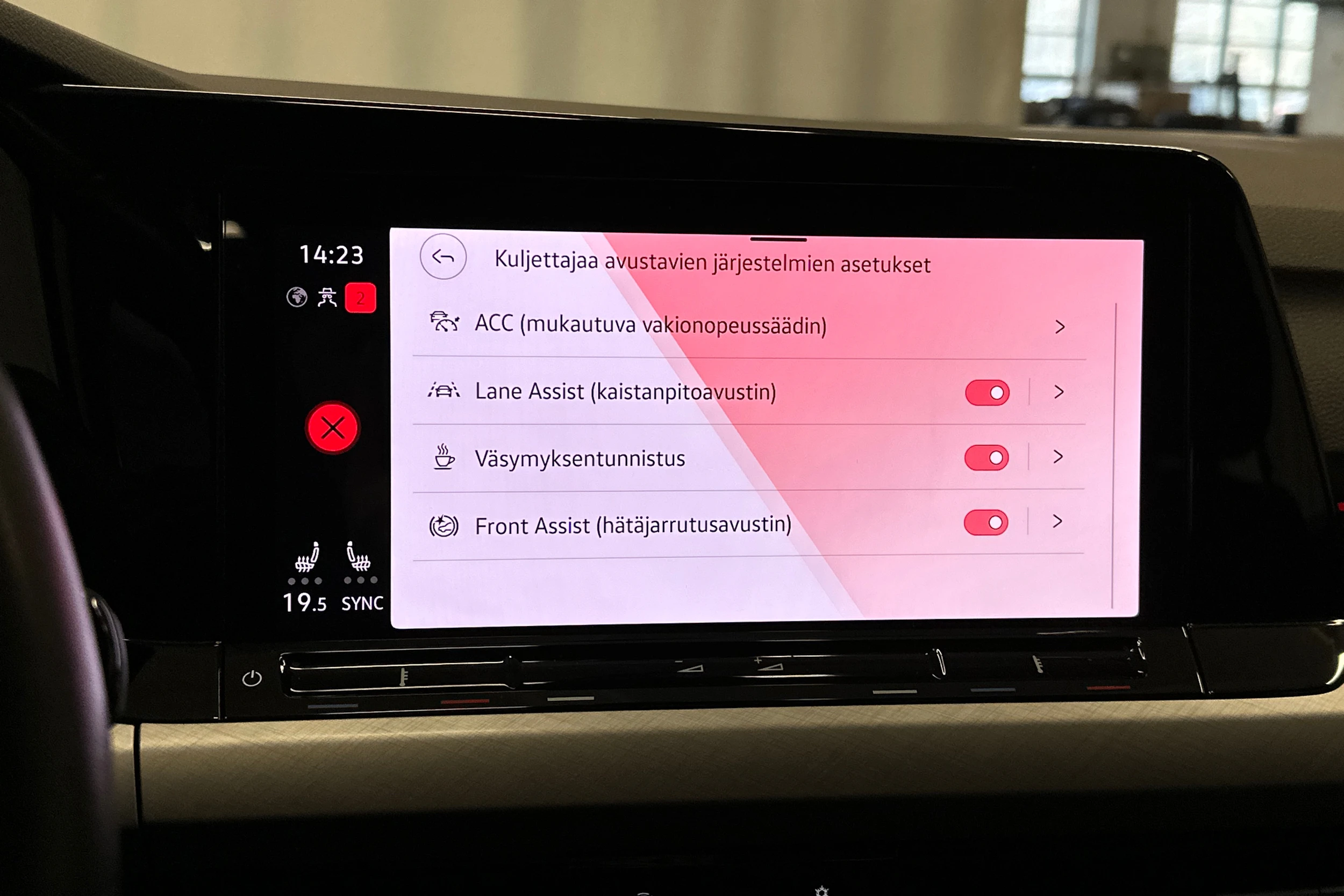 harmaa Volkswagen Golf 2023 kuva 24.