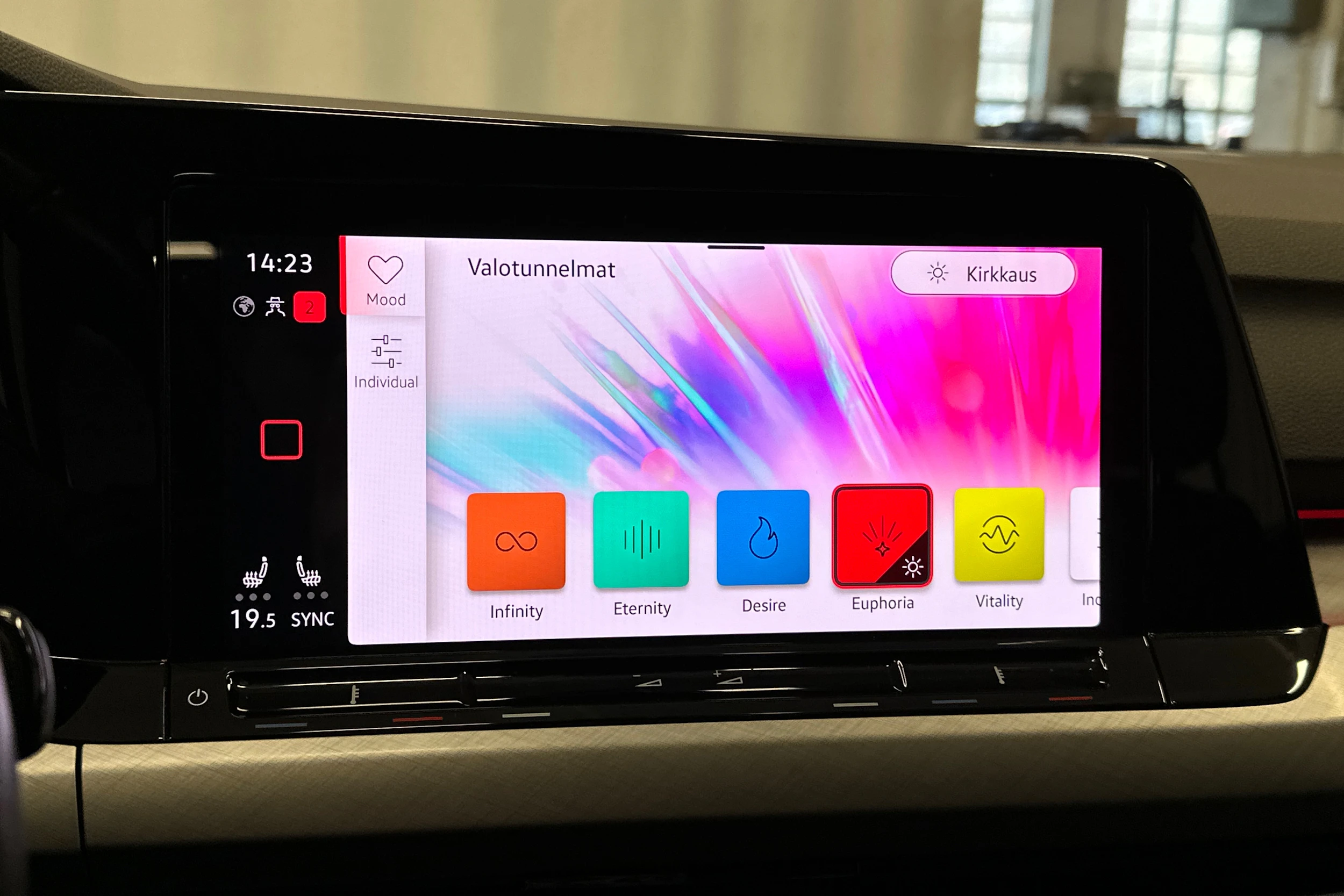 harmaa Volkswagen Golf 2023 kuva 27.